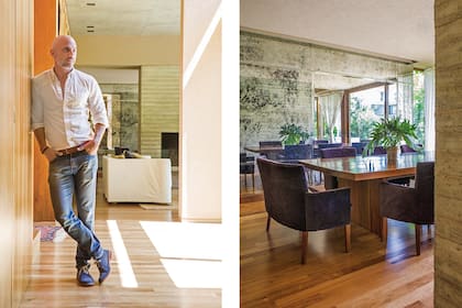 Saliendo del living, el arquitecto Fernández Abadie. Comedor con mesa de timbó, sillas con funda de terciopelo y un muro recubierto con espejo envejecido y dibujo de vidrio repartido (todo de Mesopotamia BA).