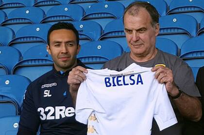 Salim se unió a Bielsa en Lille y luego lo acompañó la primera temporada en Leeds; ahora retomó su vida laboral como docente en la universidad de la isla Réunion
