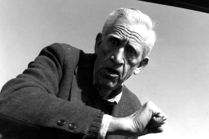 J. D. Salinger fue mucho más que el autor del indispensable "El guardián entre el centeno", el libro protagonizado por el joven Holden Caulfield; el escritor neoyorquino se propuso retratar el dolor de la sociedad moderna