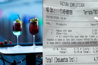 Salió a tomar una copa a una terraza, pero cuando recibió el ticket un detalle lo descolocó
