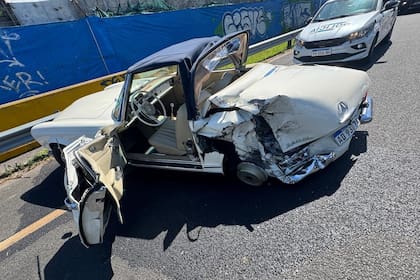 Salió con un Mercedes valuado en US$ 180.000, perdió una rueda en la Panamericana y lo chocaron.