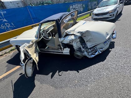Salió con un Mercedes valuado en US$ 180.000, perdió una rueda en la Panamericana y lo chocaron.