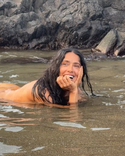 Salma Hayek, espléndida a los 60