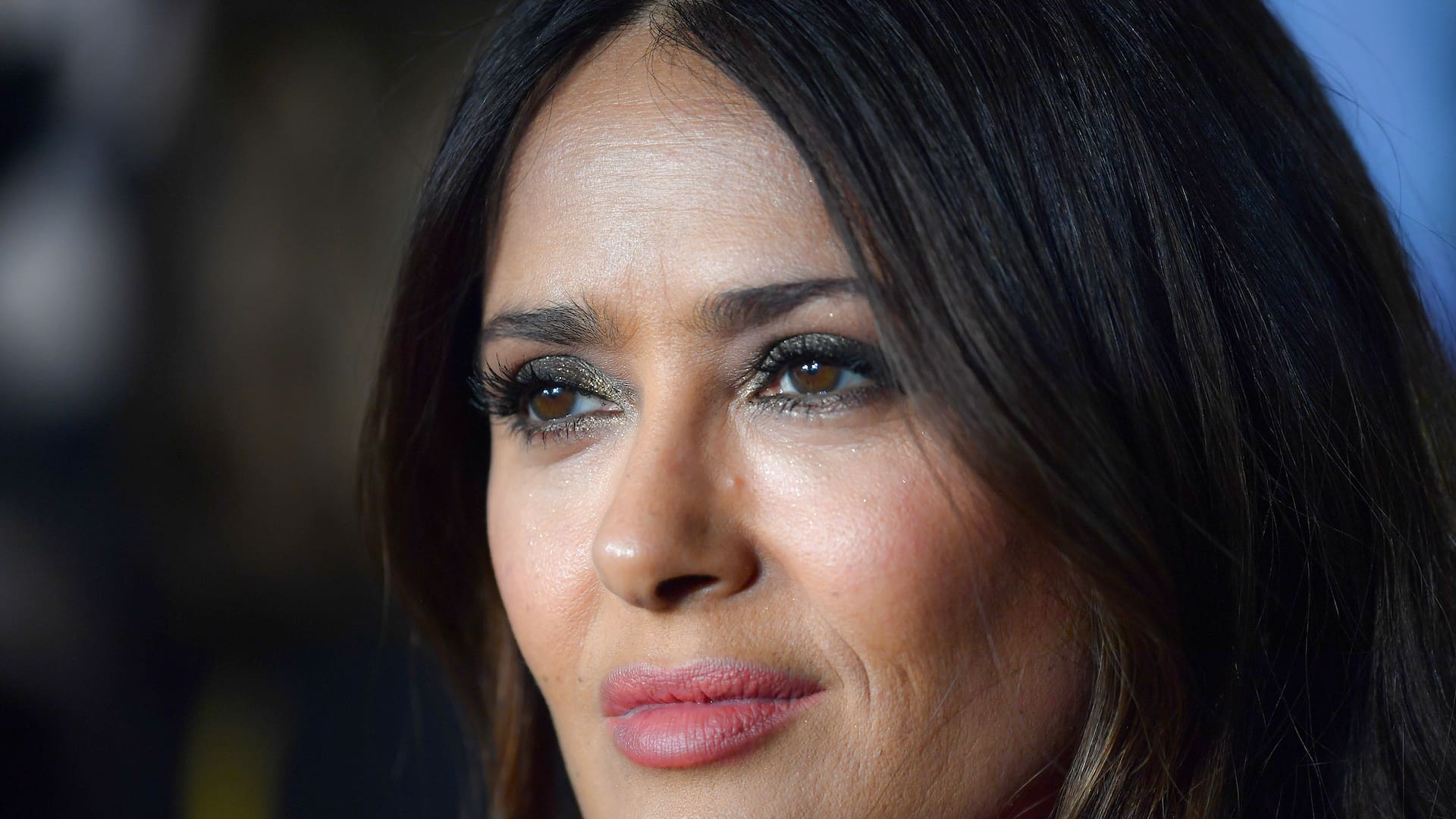 LONDRES, INGLATERRA - 27 DE OCTUBRE: Salma Hayek asistiendo a la proyección de gala del Reino Unido de "Eternals" de Marvel Studios en BFI IMAX Waterloo el 27 de octubre de 2021 en Londres, Inglaterra.