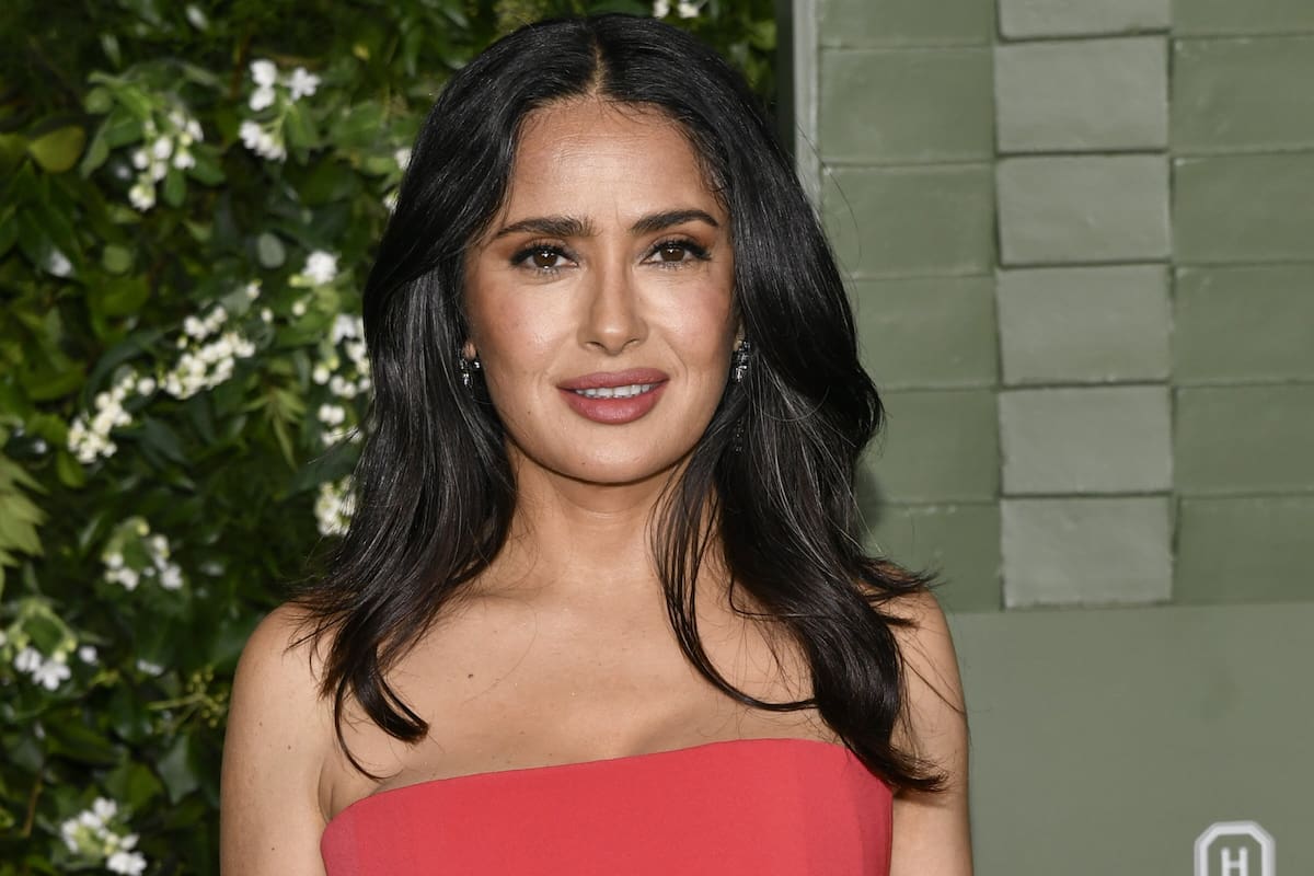 Salma Hayek Pinault es la productora ejecutiva de una nueva versión de Como agua para chocolate, la historia escrita por Laura Esquivel, que ahora llega al streaming convertida en una serie de seis episodios