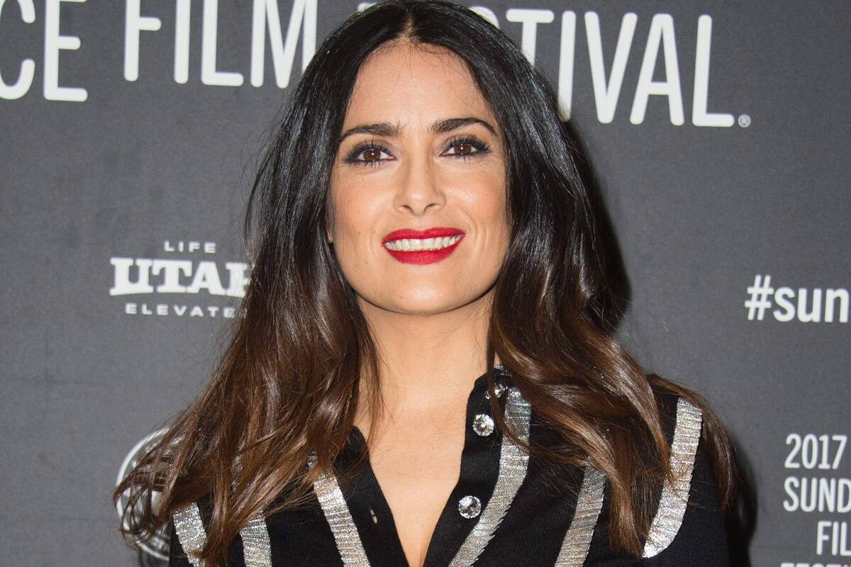 Salma Hayek revolucionó las redes tras un peculiar detalle junto a su madre