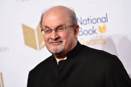 Salman Rushdie asiste a la 68a ceremonia y cena benéfica del Premio Nacional del Libro, el 15 de noviembre de 2017 en Nueva York