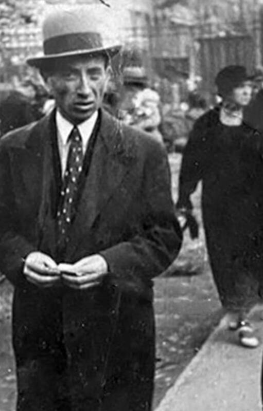Salomón Lerman camina por París por un amigo