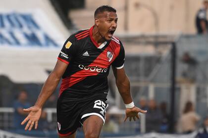 Salomón Rondón grita su gol, el del triunfo de River