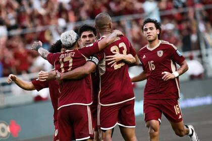 Salomón Rondón, uno de los goleadores del torneo, ha sido clave en la campaña de Venezuela rumbo al Mundial 2026. Foto: Instagram @selevinotinto