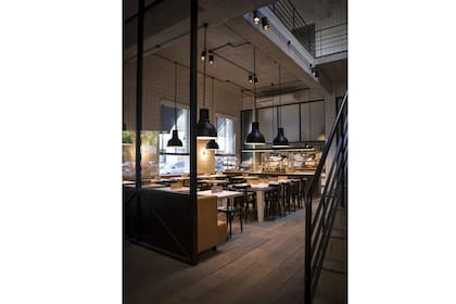 Salón de planta baja de Oporto Almacén, desde noviembre en Núñez, obra de Horacio Gallo
