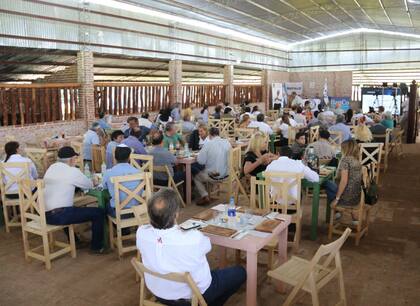 Salón lleno que reflejó el interés por la producción. Foto AACB