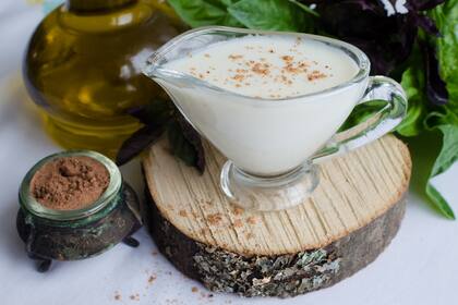 Salsa bechamel vegana con oliva y leche vegetal