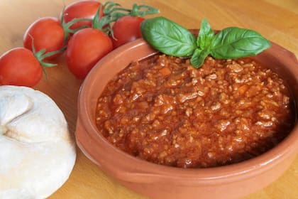 Salsa bolognesa vegetariana hecha con soja texturizada, conocida como carne picada vegetal.