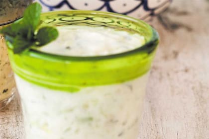 Salsa de yogur, ajo y pepino