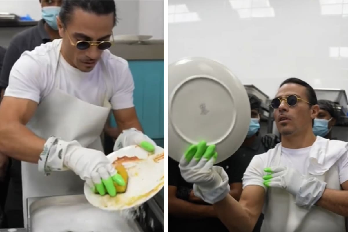 Salt Bae le enseñó a sus empleados a lavar los platos en medio de música, malabares y show
