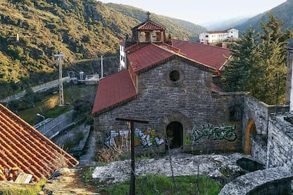 Salto de Castro fue construido por la empresa Iberduero para albergar a familias de trabajadores mientras construían un embalse que limita con la localidad