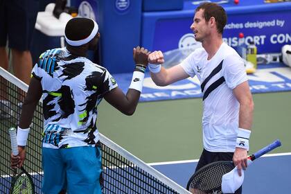 Saludo de puños entre Murray y Tiafoe