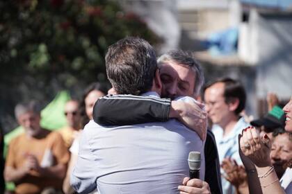 Saludo entre Máximo Kirchner y Sergio Massa