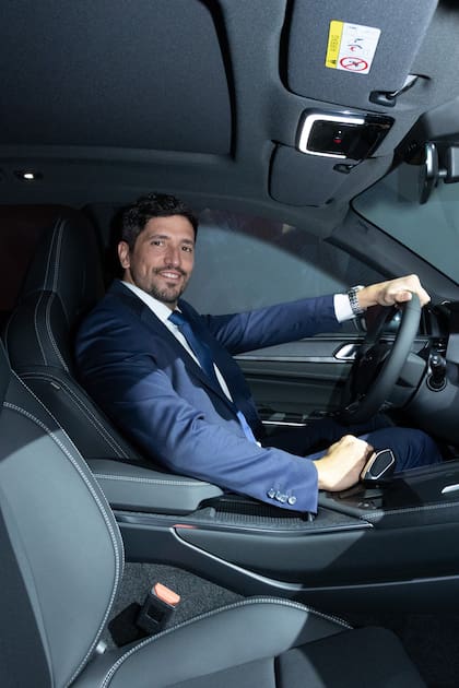 Salvador Becciu estuvo entre los invitados al evento de lanzamiento.