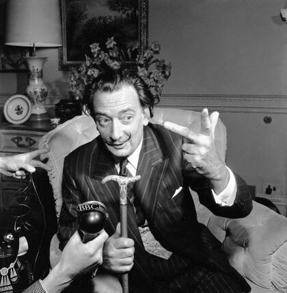 Salvador Dalí en una entrevista con la BBC en 1959