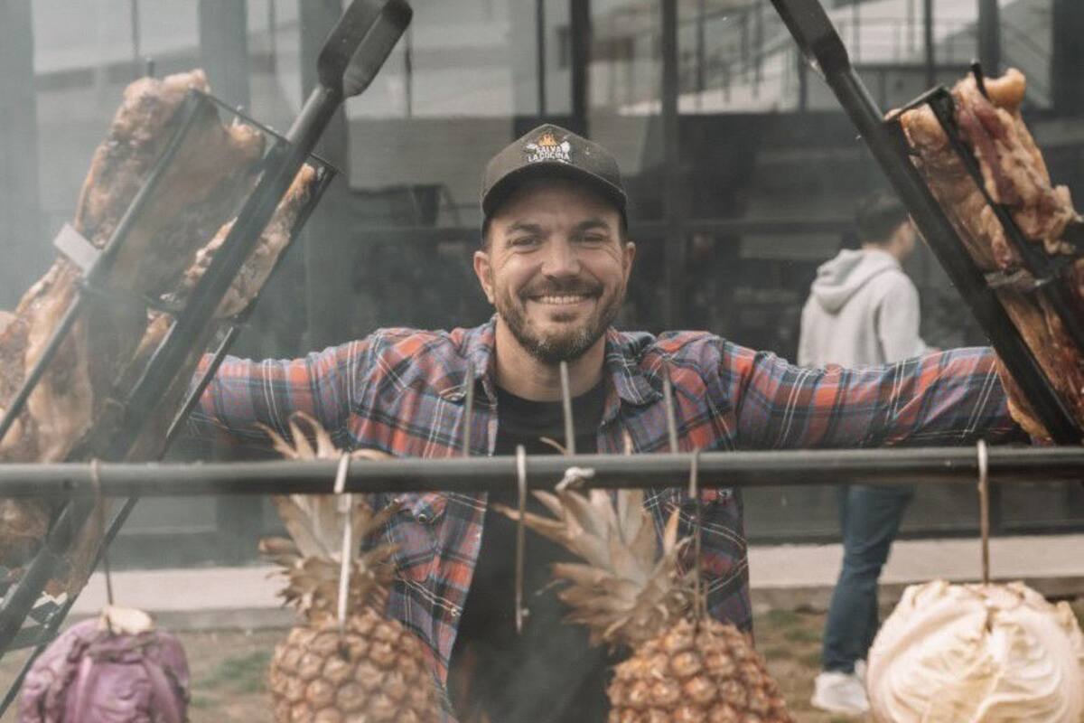 Salvador Mazzocchi es un emprendedor de pura cepa, al mando de "Salva la Cocina", se convirtió en furor en las redes donde brinda recetas para hacer a la parrilla