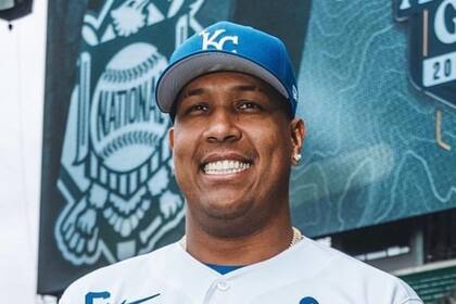 Salvador Pérez se acercó a Johan Santana en ganancias de por vida por años de servicio en las Grandes Ligas del Béisbol (Instagram/@salvadorp13)