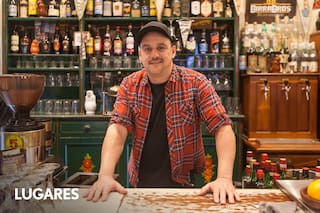 Heredó un bar de 1890, lo restauró y su cocina de bodegón es un éxito