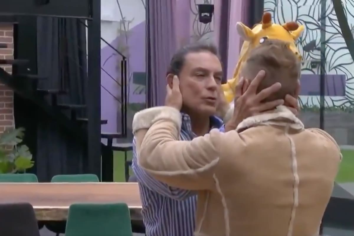 Salvador Zerboni y Osvaldo Ríos protagonizan la nueva polémica en la segunda temporada de la Casa de los Famosos luego de un beso que significó una sentencia de "muerte" en el reality por traición