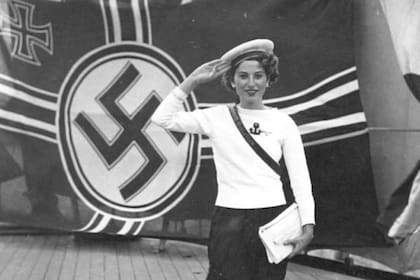 Salvaje Sudeste.Mar del Plata, ovnis nazis y Opus Dei, recoge crónicas documentales de hechos que tuvieron lugar en los pueblos costeros bonaerenses en el siglo pasado