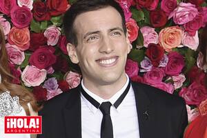 Sam guarda un gran parecido a cuando su famoso padre era joven