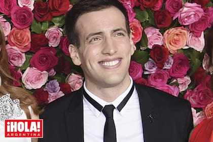 Sam guarda un gran parecido a cuando su famoso padre era joven