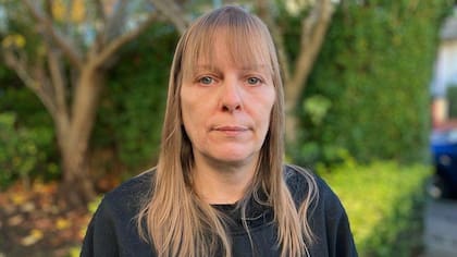 Sam Hindle sufrió un prolapso tras el nacimiento de su hijo hace 24 años
