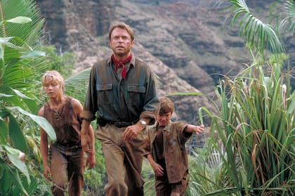 Sam Neill junto a Ariana Richards y Joseph Mazzello en una Jurassic Park