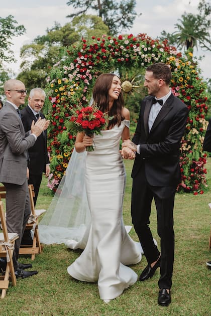 Samantha lució un vestido de Marchesa y Hernán llevó un smoking de Etiqueta Negra.