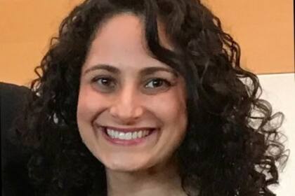 Samantha Woll, de 40 años, presidenta de la sinagoga Isaac Agree, fue hallada muerta frente a su casa en el barrio de Lafayette Park