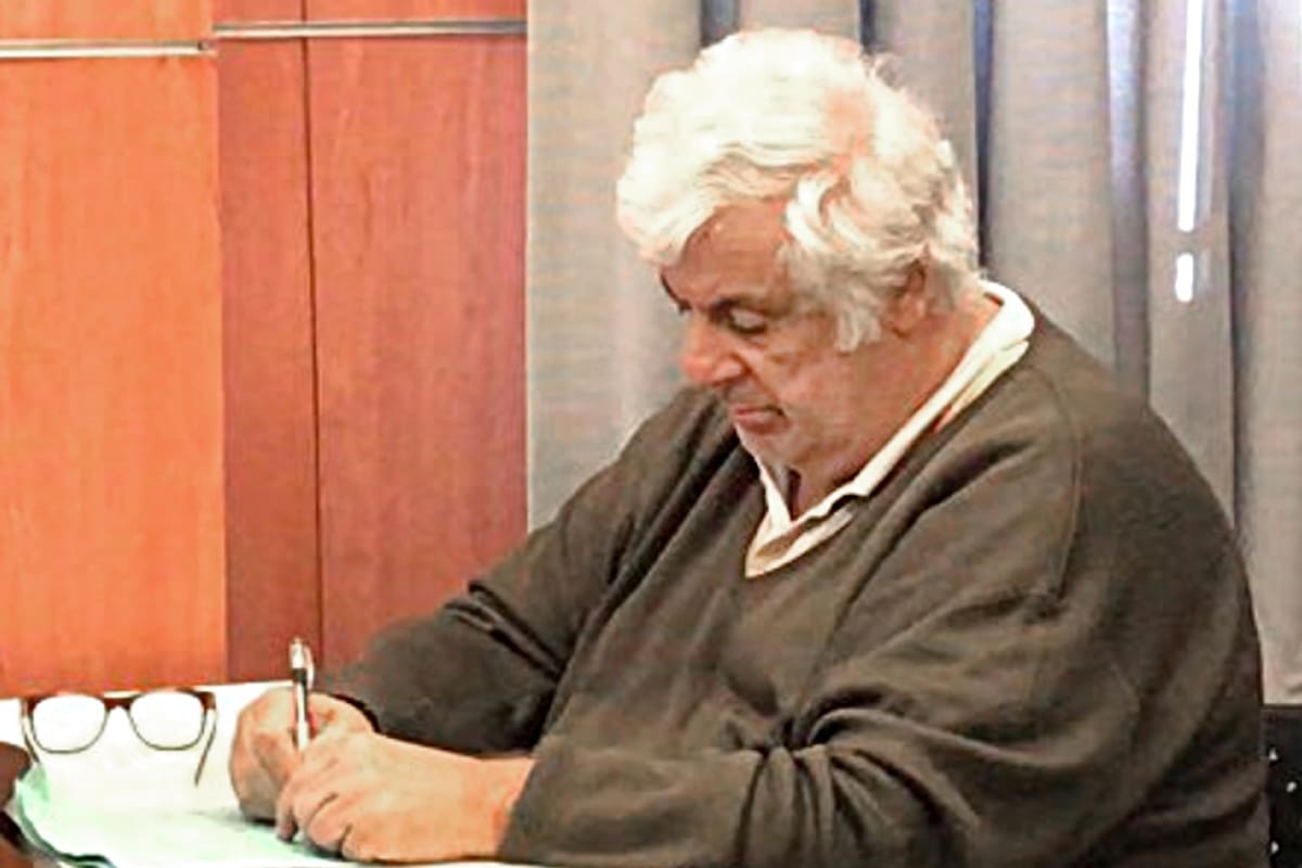 Samid toma nota, ayer, antes de escuchar su condena a prisión