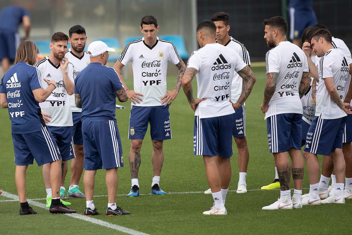 Sampaoli paró un equipo para el debut y Meza se perfila para ocupar el lugar de Lanzini