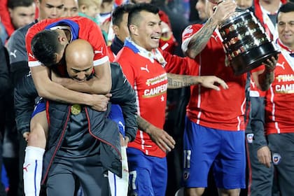 Sampaoli seguirá al frente de la Roja en busca de la clasificación al Mundial