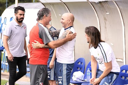 Sampaoli y el saludo a Holan