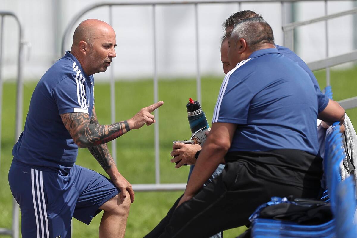 Sampaoli y una charla distendida con Tapia, cuando los ánimos eran más tranquilos