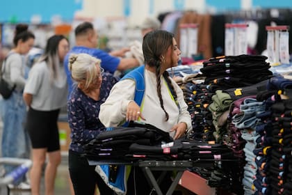 Sam's Club ofrece grandes promociones y descuentos para el Black Friday (AP Foto/Charlie Riedel)