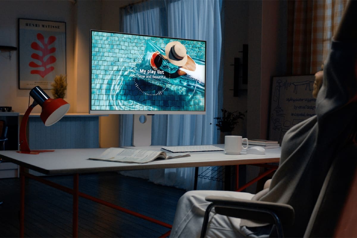 Samsung, LG y SPC, entre otras compañías, ofrecen monitores para PC que traen integradas las mismas funciones Smart que un televisor, con la posibilidad de instalar aplicaciones de streaming y otros servicios sin tener que conectar una computadora