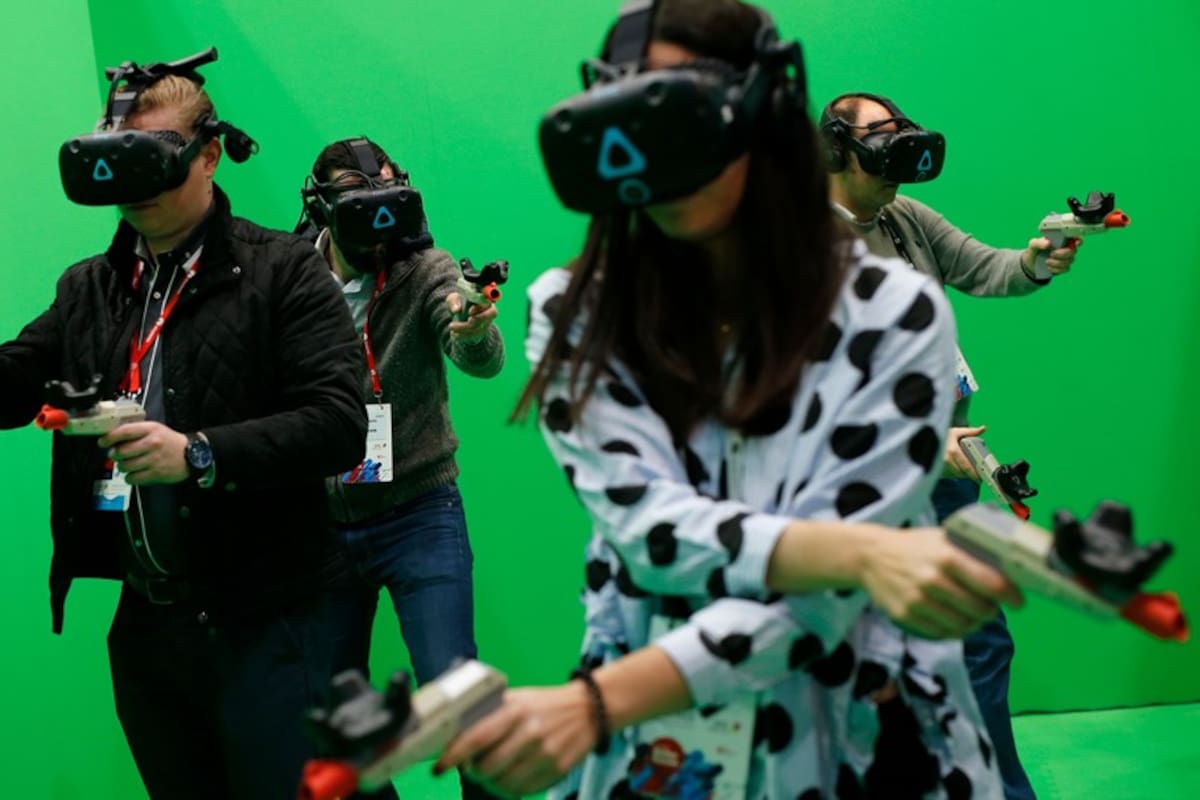 Samsung presentó el Galaxy S9 y varios de sus competidores se corrieron para no quedar eclipsados; pero esa no fue la mayor sorpresa. En la foto, la realidad virtual volvió a aportar una cuota de entretenimeinto