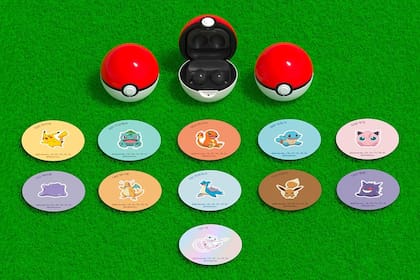 Samsung presentó una versión de sus auriculares Galaxy Buds 2 con el estuche de carga en forma de pokebola