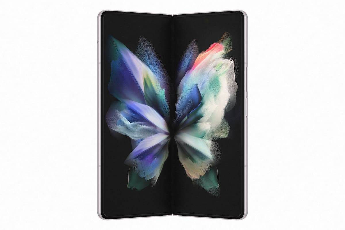 Samsung renueva su apuesta por los teléfonos plegables con el Galaxy Z Fold3, un modelo que incorpora una cámara oculta bajo pantalla y la compatibilidad con el lápiz S Pen