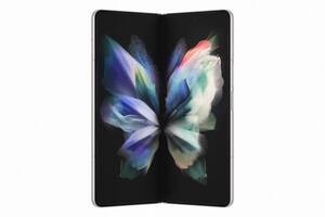 Samsung renueva su apuesta por los teléfonos plegables con el Galaxy Z Fold3, un modelo que incorpora una cámara oculta bajo pantalla y la compatibilidad con el lápiz S Pen