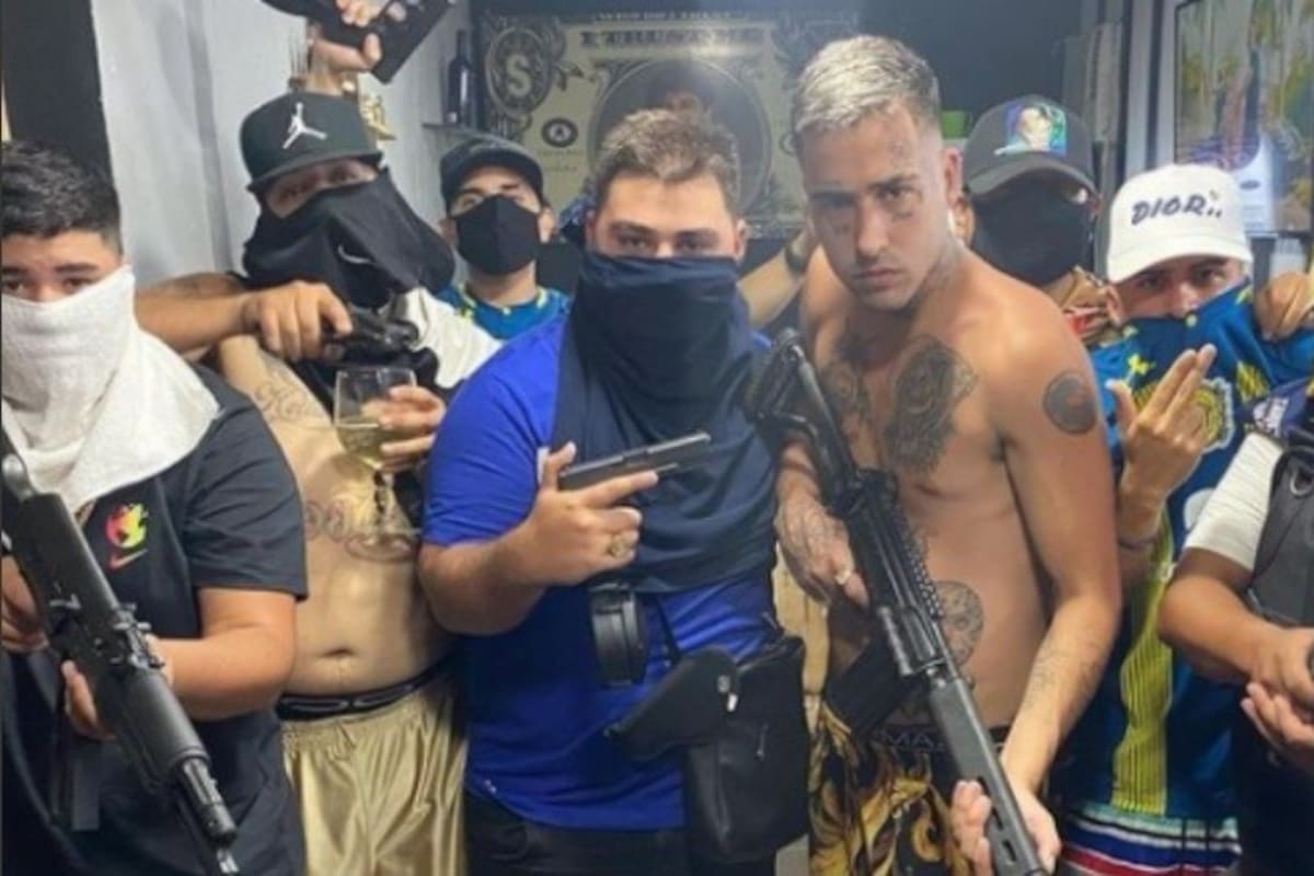 Samuel Medina (a la izquierda y vestido de azul) con el rapero Zamaray
