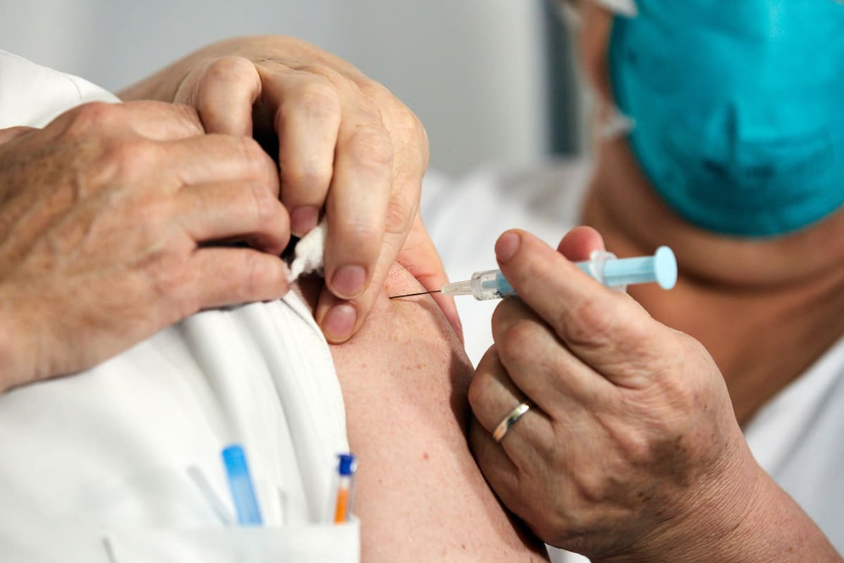 San Andrés de Giles. Habrían sido vacunadas de manera irregular 22 personas que no son parte del personal de salud