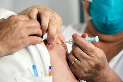 San Andrés de Giles. Habrían sido vacunadas de manera irregular 22 personas que no son parte del personal de salud